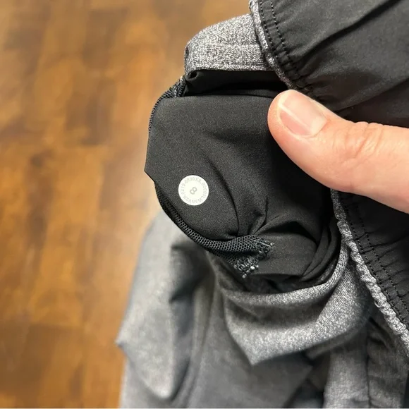 Lululemon On The Fly Pant Full Length 31” Size 8 Heathered Black - Picture 7 of 15